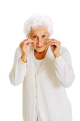 포토 JPG 해외이미지 스튜디오촬영 백인 라이프스타일 응시 여자 안경 실내 한명 서기 사람 내부 손잡기 흰색 잡기 흰배경 시력 고립 심각 해외202004 해외포토 서양인 1 시선 잡화 컬러 백그라운드 컨셉 모션 생활 파일형식 이미지허브