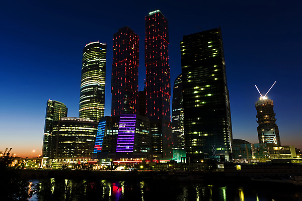 포토 JPG 해외이미지 야경 하늘 사람없음 야외 건물 강 도시풍경 고층빌딩 도시 도심 러시아 모스크바 해외202004 해외포토 건축물 유럽 풍경 빌딩 야간 파일형식 풍경_경치 이미지허브