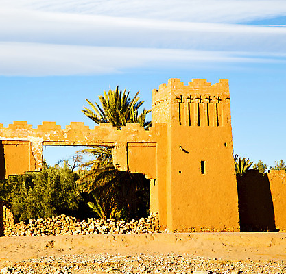 포토 JPG 해외이미지 식물 전통 문화 벽 여행 건축양식 아프리카 파노라마 풍경 사람없음 야외 건물 여름 마을 일출 탑 궁전 사막 바위 시골 도시 성 중세 역사 재산 보호 이슬람교 땅 타운 모로코 사하라 강화 메디나 옛날 왕국 파멸 해외202004 해외포토 건축물 계절 건축 나라 종교 컨셉 고건축 촬영기법 금융 노을 돌_바위 파일형식 소멸 이미지허브