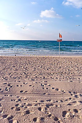 포토 JPG 해외이미지 구름 계절 모래 스포츠 파도 바다 섬 자연 하늘 휴가 잉글랜드 새로움 풍경 사람없음 야외 세로 물 여름 파란색 태양 갈색 걷기 우주 침묵 자유 서핑 가장자리 고독 발자국 망토 모래언덕 하와이 조경 장면 선로 해외202004 해외포토 자연요소 감정 컬러 컨셉 자국 모션 영국 미국 소리 수상스포츠 둘레 언덕 생태계 파일형식 이미지허브