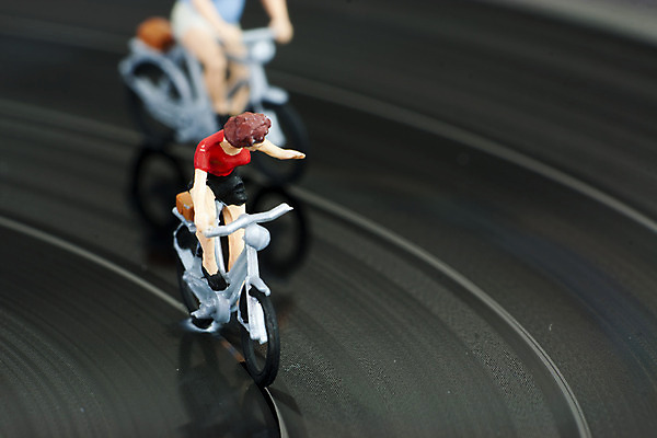 포토 JPG 해외이미지 직업 남자 도로 선 스포츠 포즈 사람없음 자전거 경쟁 바퀴 승차 속도 순환 사이클링 대회 라이더 선로 해외202004 해외포토 길 컨셉 교통시설 모션 사람 바이크 육상스포츠 파일형식 이미지허브