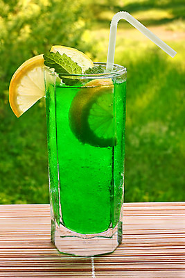 포토 JPG 해외이미지 음료 조각 과일 부분 유리 사람없음 초록색 물 얼음 주스 젖음 추위 물방울 신선 칵테일 투명 소프트포커스 시원함 자르기 레몬 레모네이드 민트 가득함 큐브 오브젝트 싱글 상쾌 냅킨 밀짚 토닉 해외202004 스피아민트 해외포토 자연요소 감정 컬러 모션 재질 주류 촬영기법 짚 허브 에이드 파일형식 이미지허브