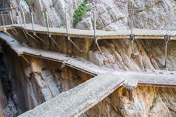 포토 JPG 해외이미지 유럽 길 벽 스포츠 여행 자연 풍경 사람없음 물 강 걷기 환경 골짜기 하이킹 바위 황무지 스페인 위험 오솔길 즐거움 부식 내추럴 루트 산악가 안달루시아 지질학 해외202004 해외포토 자연요소 교육 감정 나라 컨셉 모션 레저 돌_바위 생태계 파일형식 이미지허브