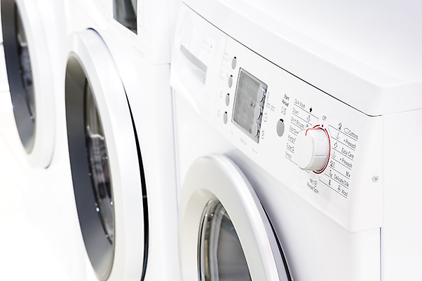 포토 JPG 해외이미지 실내 사람없음 상점 전시 가전제품 일렬 드럼세탁기 해외202004 해외포토 내부 세탁기 파일형식 이미지허브