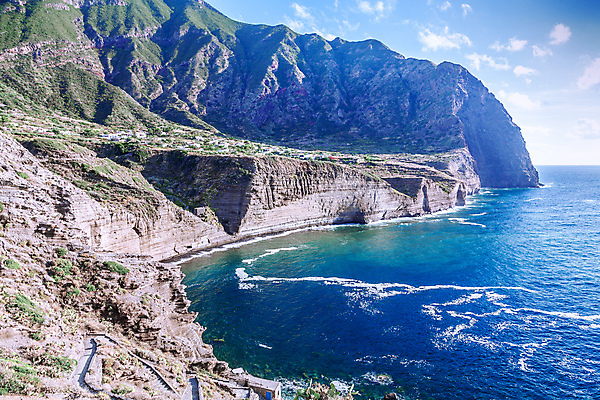포토 JPG 해외이미지 구름 유럽 바다 섬 여행 자연 하늘 휴가 산 주택 항해 풍경 사람없음 야외 물 여름 파란색 햇빛 교회 마을 환경 이탈리아 바위 흰색 보트 지중해 화산 장면 타운 내추럴 다도해 지질학 해외202004 해외포토 자연요소 계절 교육 나라 컬러 배_교통 종교건축 건물 태양 돌_바위 도시 생태계 파일형식 이미지허브