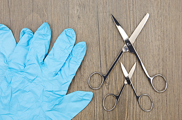 포토 JPG 해외이미지 장갑 건강 병원 사람없음 장비 기구 공구 칼날 수술 은색 일회용 자르기 날카로움 고무 외과 라텍스 살균 해외202004 해외포토 잡화 컬러 의학 모션 치료 도구 파일형식 이미지허브