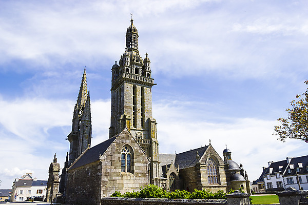 포토 JPG 해외이미지 기독교 종교 백그라운드 건축양식 사람없음 건물 세로 파란색 성당 교회 봄 천주교 프랑스 만 비전 신성 무거움 천연기념물 고딕 바실리카 사당 순례 순례자 신앙심 해외202004 해외포토 건축물 계절 건축 유럽 컬러 종교건축 무게 파일형식 이미지허브