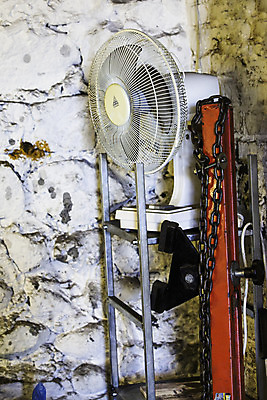 포토 JPG 해외이미지 벽 백그라운드 선반 건조 서기 사람없음 내부 금속 기계 장비 공구 바 부채 칼날 작업실 모서리 수리 휴대용 쇠사슬 유지 철강 해외202004 해외포토 가구 모션 재질 도구 오브젝트 파일형식 이미지허브