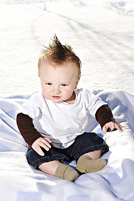 포토 JPG 해외이미지 백인 라이프스타일 행복 감정 아들 얼굴 어린이 포즈 겨울 자연 한명 사람 소년 야외 유행 기쁨 추위 표현 아기 닫기 작음 걸음마 결백 천진난만 스타일 해외202004 해외포토 서양인 1 계절 남자 컨셉 가족 모션 생활 신체부위 크기 생태계 파일형식 이미지허브