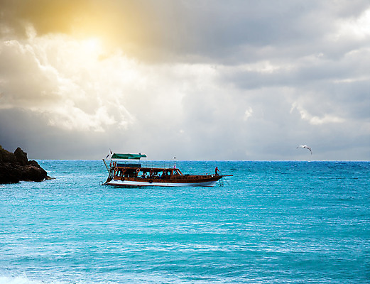 포토 JPG 해외이미지 구름 라이프스타일 스포츠 바다 여행 백그라운드 교통시설 상상 자연 갈매기 조류 하늘 표면 바람 날씨 항해 사람 사람없음 물 파란색 평화 직물 보트 순수 속도 캔버스 폭풍 무한 뱃놀이 영원 수평선 해외202004 해외포토 자연요소 동물 컬러 교통 컨셉 배_교통 생활 전통놀이 시설 생태계 파일형식 이미지허브