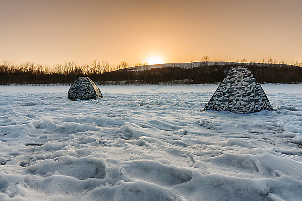 포토 JPG 해외이미지 계절 남자 호수 스포츠 겨울 자연 하늘 낚시 취미 사람없음 야외 강 냉동 얼음 일몰 추위 환자 기다림 저녁 낚시꾼 민물 운동가 해외202004 해외포토 자연요소 의학 모션 레저 사람 노을 야간 생태계 파일형식 이미지허브
