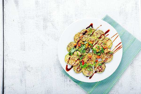 포토 JPG 해외이미지 그릇 접시 음식 조각 다이어트 채소 탁자 마늘 요리 사람없음 초록색 식사 저녁식사 튀김 시골 신선 고명 그릴 아침식사 상품 굽기 준비 상쾌 유기농 건강식 점심식사 주키니 채식주의자 해외202004 비건음식 해외포토 식기 웰빙 감정 컬러 가구 주방용품 건강 구이 채식 파일형식 비건 이미지허브