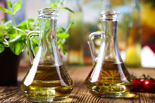 포토 JPG 해외이미지 음식 잎 토마토 채소 재료 자연 유리 파스타 건강 요리 사람없음 목재 초록색 노란색 검은색 식사 이탈리아 수확 흰색 나뭇가지 신선 양념 액체 지중해 허브 향신료 유기농 올리브 날것 소금 바질 내추럴 고립 식초 옛날 해외202004 해외포토 나무 식물 웰빙 열매 유럽 바다 컬러 농업 재질 서양음식 생태계 향미료 파일형식 이미지허브