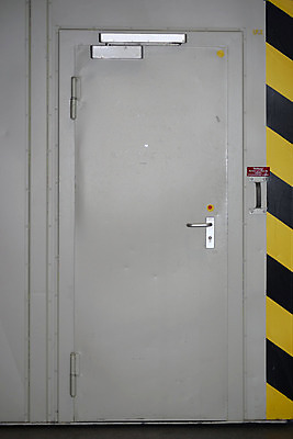 포토 JPG 해외이미지 스티커 건축양식 안전 사람없음 문 힘 보호 묘사 보안 대문 무거움 서명 엘리먼트 철강 해외202004 해외포토 건축 컨셉 무게 파일형식 이미지허브