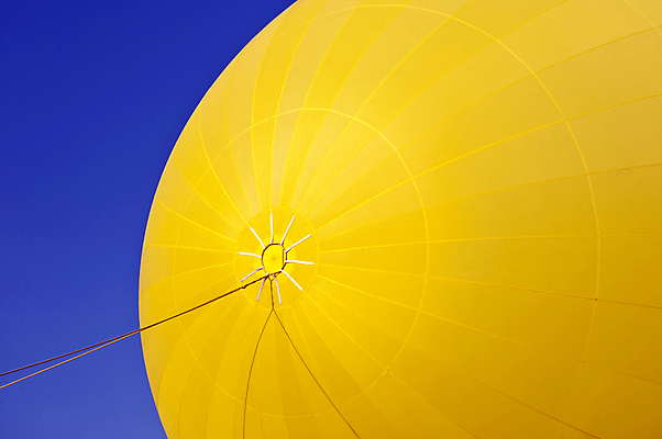 포토 JPG 해외이미지 주간 하늘 풍경 사람없음 야외 노란색 열기구 해외202004 해외포토 자연요소 컬러 항공교통 파일형식 이미지허브