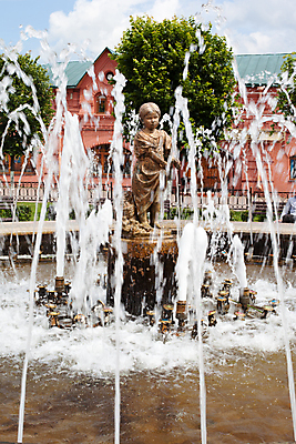 포토 JPG 해외이미지 나무 1 드레스 공원 하늘 휴식 사람 사람없음 야외 건물 빨간색 세로 초록색 물 여름 파란색 조각상 노란색 흰색 떨어짐 분수 광장 분무기 옛날 해외202004 해외포토 자연요소 식물 건축물 옷 계절 공공시설 컬러 컨셉 조형물 파일형식 이미지허브