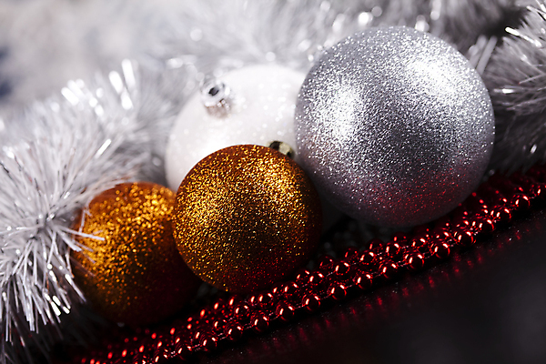 포토 JPG 해외이미지 크리스마스장식 크리스마스 실내 근접촬영 사람없음 아웃포커스 장식볼 오브젝트 오너먼트 해외202004 해외포토 기념일 뷰포인트 촬영기법 내부 장식 파일형식 이미지허브