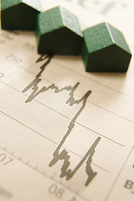 포토 JPG 해외이미지 종이 컨셉 돈 비즈니스 그래프 주택 사람없음 목재 재산 도박 결과 위험 예측 투자 대출 금리 관심 적자 절정 해외202004 해외포토 나무 재료 건물 금융 파일형식 이미지허브