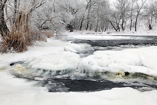 포토 JPG 해외이미지 나무 계절 겨울 자연 풍경 사람없음 야외 물 파란색 강 얼음 폭포 추위 흰색 신선 개울 숲 서리 장면 우크라이나 해외202004 해외포토 자연요소 식물 유럽 컬러 생태계 파일형식 이미지허브