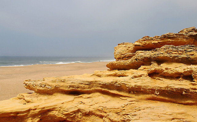 포토 JPG 해외이미지 모래 파도 바다 여행 하늘색 오렌지 자연 휴가 산 풍경 해변 사람없음 빨간색 물 여름 모래사장 오픈 동굴 포르투갈 대서양 해외202004 해외포토 자연요소 계절 유럽 컬러 과일 파란색 생태계 파일형식 이미지허브
