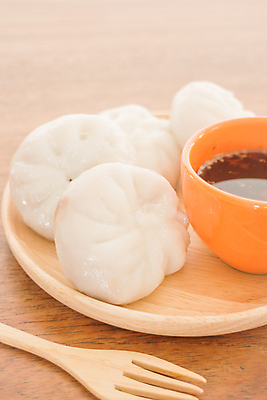 포토 JPG 해외이미지 전통 그릇 접시 문화 음식 채소 재료 태국 탁자 디저트 건강 요리 동양인 사람없음 목재 식당 식사 저녁식사 달콤 맛 아침식사 수증기 굽기 배열 밀가루 점심식사 살사댄스 이국적 페스츄리 해외202004 해외포토 나무 식기 아시아 빵 가구 컨셉 인종 상점 춤 가루 구이 파일형식 이미지허브