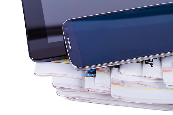 포토 JPG 해외이미지 종이 조각 컨셉 인터넷 비즈니스 통신 문구용품 사람없음 스마트폰 핸드폰 컴퓨터 글로벌 알약 쌓기 디지털 스크린 다이어리 공백 흰색 신문 뉴스 닫기 휴대용 전화기 문서 페이지 시트 흙더미 고립 많음 해외202004 해외포토 컬러 모션 간행물 전자제품 스마트기기 약 사무용품 흙 오브젝트 파일형식 더미 이미지허브