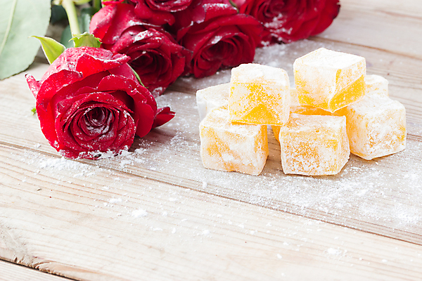 포토 JPG 해외이미지 실내 사람없음 장미 쌓기 달콤 로쿰 카피스페이스 나무배경 해외202004 해외포토 꽃 백그라운드 모션 디저트 내부 공백 맛 터키음식 파일형식 이미지허브