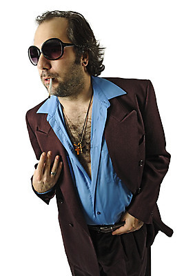 포토 JPG 해외이미지 백인 캐릭터 1 남자 얼굴 비즈니스 자동차 수염 한명 사람 정장 성인 30대 선글라스 표현 비즈니스맨 시원함 유혹 흰배경 경영자 딜러 판매원 그리스인 변호사 고립 마피아 멍청이 탈모 특별함 스타일 못생김 해외202004 해외포토 서양인 직업 옷 안경 육상교통 백그라운드 컨셉 신체부위 장년 흰색 직장인 리더 증상 파일형식 이미지허브