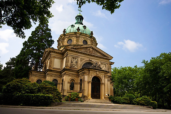 포토 JPG 해외이미지 유럽 기독교 종교 여행 건축양식 하늘 휴가 산 풍경 사람없음 건물 파란색 성당 맑음 천주교 프랑스 도시 역사 신성 바로크 옛날 헬프 회랑 해외202004 해외포토 건축물 건축 나라 컬러 종교건축 날씨 도움 복도 파일형식 이미지허브
