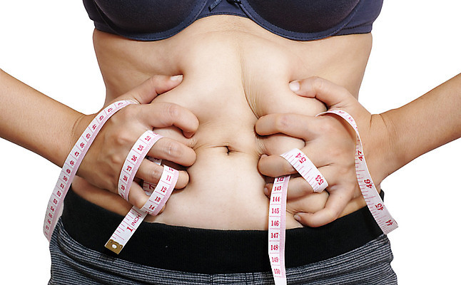 포토 JPG 해외이미지 손 여자 다이어트 부분 줄자 건강 한명 사람 상반신 성인 앞모습 잡기 위험 복부비만 뱃살 허리둘레 성인여자한명만 해외202004 해외포토 1 뷰포인트 컨셉 모션 자 신체부위 둘레 비만 여자한명만 성인여자만 파일형식 이미지허브