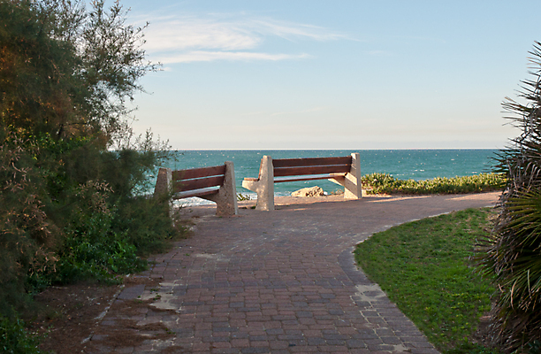 포토 JPG 해외이미지 나무 구름 공원 바다 여행 벤치 의자 자연 하늘 휴가 휴식 산 풍경 사람없음 야외 목재 초록색 물 여름 파란색 컬러풀 햇빛 태양 평화 환경 맑음 침묵 만 장면 암초 해외202004 해외포토 자연요소 식물 계절 공공시설 컬러 가구 컨셉 재료 날씨 소리 생태계 파일형식 이미지허브
