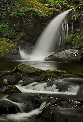 포토 JPG 해외이미지 영국 웨일즈 국립공원 풍경 사람없음 물 강 폭포 개울 암초 스노도니아 해외202004 해외포토 자연요소 공원 유럽 자연 파일형식 이미지허브