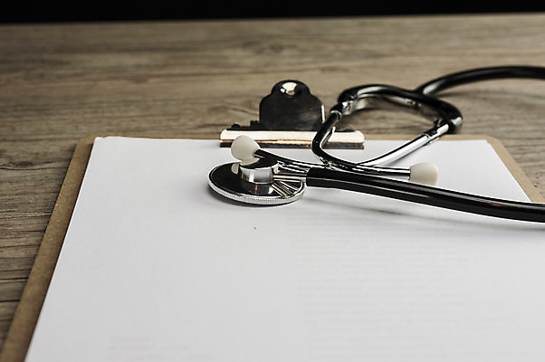 포토 JPG 해외이미지 종이 백그라운드 컨셉 비즈니스 청진기 탁자 프레임 건강 병원 사람없음 사무실 알약 약 쪽지 공백 장비 의사 수확 하트 업무 약국 연습 사인 질감 클립 패드 돌봄 서류판 헬프 해외202004 해외포토 모양 가구 농업 의학 의료기기 모션 사무용품 의료진 작업 도움 파일형식 이미지허브