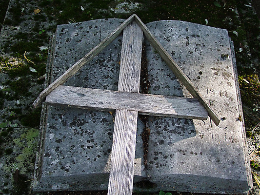 포토 JPG 해외이미지 종교 조각 십자가 사람없음 책 성경 바위 영혼 묘사 신성 판화 기념물 목각 화강암 해외202004 해외포토 종교용품 미술 암석 돌_바위 파일형식 이미지허브