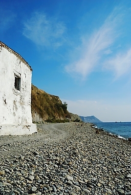 포토 JPG 해외이미지 도로 벽 바다 창문 산 사람없음 건물 물 조약돌 흰색 서핑 옛날 해외202004 해외포토 자연요소 건축물 길 컬러 교통시설 돌_바위 수상스포츠 파일형식 이미지허브