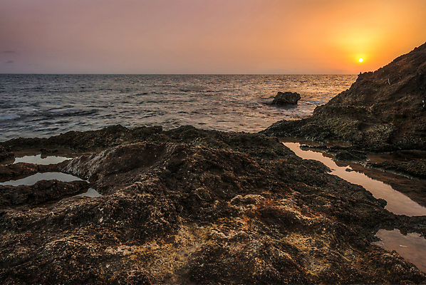 포토 JPG 해외이미지 파도 바다 여행 오렌지 아프리카 자연 하늘 표면 아침 휴가 휴식 풍경 사람없음 야외 물 여름 햇빛 태양 일출 맑음 침묵 일몰 활발 바위 지중해 장면 암초 내추럴 튀니지 수평선 해외202004 해외포토 주간 자연요소 계절 나라 컨셉 과일 날씨 노을 소리 돌_바위 생태계 파일형식 이미지허브