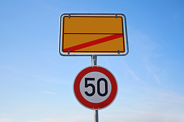 포토 JPG 해외이미지 도로 여행 백그라운드 텍스트 통신 교통시설 자동차 하늘 거리 프레임 광고판 매달리기 경고 안전 사람없음 목재 파란색 노란색 우주 금속 공백 방 운전 정보 수확 흰색 표지판 고속도로 위험 방향 심볼 사인 싱글 신호 봉 공지사항 고립 길가 방법 주목 한계 해외202004 해외포토 나무 길 육상교통 컬러 교통 컨셉 농업 재료 모션 재질 알림판 시설 판 파일형식 이미지허브