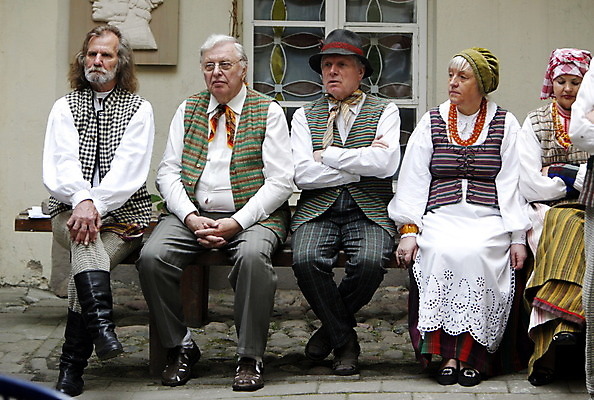 포토 JPG 해외이미지 전통 유럽 여행 사람 사람없음 여름 파티 축제 춤 도시 구시가지 리투아니아 해외202004 해외포토 계절 나라 문화예술 이벤트 파일형식 이미지허브