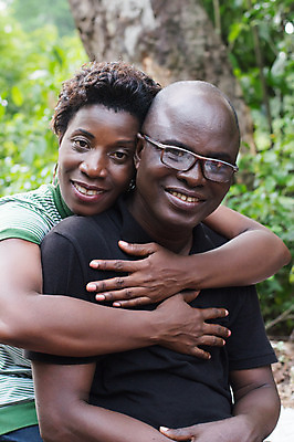 포토 JPG 해외이미지 손 여자 남자 행복 2 관계 포옹 청소년 사랑 앉기 두명 기댐 해외202004 해외포토 감정 안기 모션 사람 신체부위 파일형식 이미지허브