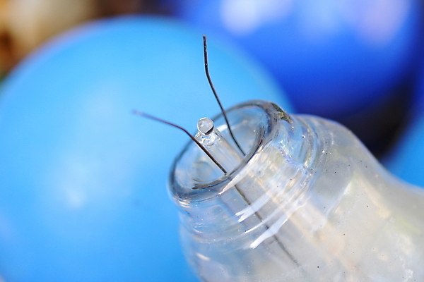 포토 JPG 해외이미지 전구 사람없음 초록색 파란색 빛 깨짐 옛날 해외202004 해외포토 컬러 컨셉 파일형식 이미지허브