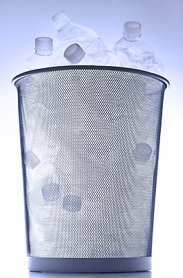 포토 JPG 해외이미지 백그라운드 실내 경사 사람없음 노란색 금속 재활용 회색 쓰레기통 폐기물 플라스틱 친환경 생태계 정물화 많음 해외202004 해외포토 컬러 컨셉 재질 내부 환경 쓰레기 그림 파일형식 이미지허브