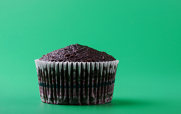 포토 JPG 해외이미지 1 음식 부분 디저트 사람없음 가로 초록색 갈색 케이크 초콜릿 맛 컵케이크 굽기 크림 싱글 해외202004 해외포토 컬러 컨셉 구이 파일형식 이미지허브