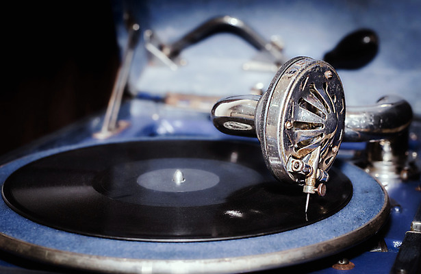 포토 JPG 해외이미지 음악 백그라운드 부분 기술 사람없음 파란색 금속 어둠 소리 수확 클래식 파편 철 복고 축음기 비닐 옛날 해외202004 해외포토 컬러 음향기기 컨셉 농업 재질 문화예술 골동품 파일형식 이미지허브