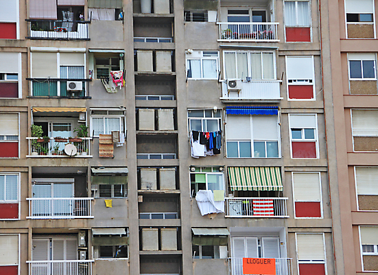 포토 JPG 해외이미지 백그라운드 창문 아파트 주택 건조 사람없음 발코니 사회 플랫 씻기 소셜 호스텔 해외202004 해외포토 숙소 건물 청결 공동체 파일형식 이미지허브