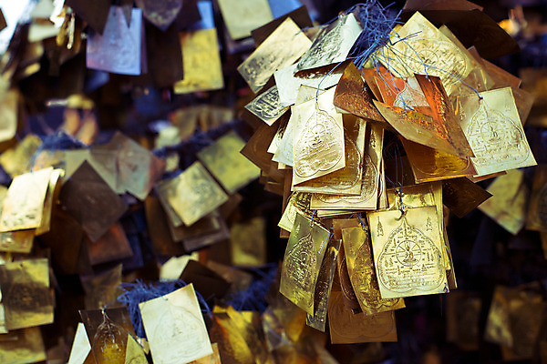 포토 JPG 해외이미지 전통 아시아 종교 문화 불교 태국 매달리기 동양인 사람없음 믿음 희망 기도 신용카드 영혼 황금 축복 다발 정사각형 흙더미 신앙심 많음 해외202004 해외포토 도형 감정 나라 컨셉 모션 인종 금융 흙 파일형식 더미 이미지허브