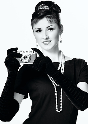 포토 JPG 해외이미지 학생 드레스 행복 감정 얼굴 장갑 백그라운드 한명 서기 사람 파티 유행 카메라 검은색 사진촬영 수확 골동품 흰색 표현 클래식 우아함 저녁 필름 복고 접수 스타일 벨벳 해외202004 해외포토 1 잡화 옷 컬러 컨셉 농업 모션 이벤트 신체부위 전자제품 촬영 야간 실크 파일형식 이미지허브