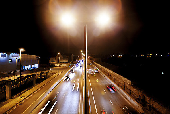 포토 JPG 해외이미지 유럽 도로 여행 백그라운드 이동 가로등 비즈니스 교통시설 모션 자동차 하늘 거리 사람없음 건물 파란색 빛 도시풍경 운전 도시 고속도로 야간 저녁 속도 장면 짐차 타운 블러 해외202004 해외포토 자연요소 건축물 공공시설 나라 길 육상교통 컬러 교통 컨셉 풍경 시설 파일형식 이미지허브