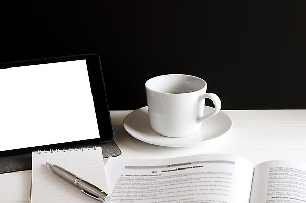 포토 JPG 해외이미지 커피 백그라운드 돈 비즈니스 탁자 그래프 설계 직장 사람없음 책 컵 금융 펜 검은색 자료 흰색 재산 계획 분석 문서 투자 그런지 수입 해외202004 해외포토 식기 음료 컬러 가구 컨셉 회사 경제 필기구 파일형식 이미지허브