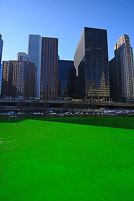 포토 JPG 해외이미지 휴가 사람없음 건물 초록색 강 축제 도시 성자 전철 큼 기회 아일랜드 시카고 해외202004 해외포토 건축물 유럽 종교 육상교통 컬러 대중교통 미국 크기 파일형식 이미지허브
