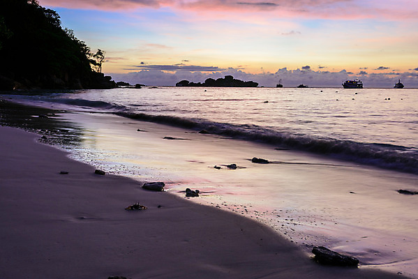포토 JPG 해외이미지 구름 실루엣 아시아 파도 바다 섬 여행 오렌지 태국 자연 하늘 아침 풍경 사람없음 야외 빨간색 물 여름 빛 컬러풀 햇빛 노란색 평화 일출 황혼 일몰 새벽 서핑 푸켓 수평선 해외202004 해외포토 주간 자연요소 계절 나라 컬러 컨셉 과일 촬영기법 태양 노을 수상스포츠 생태계 파일형식 이미지허브